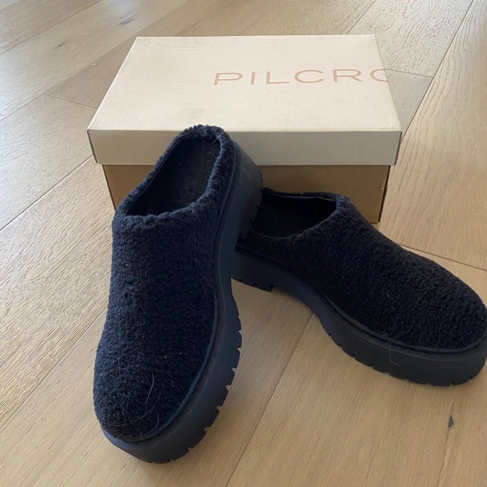 Anthropologie Pilcro Chunky Sherpa Clogs size 40 NIB